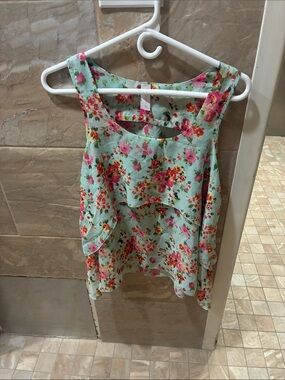 No Boundaries floral flowy top medium